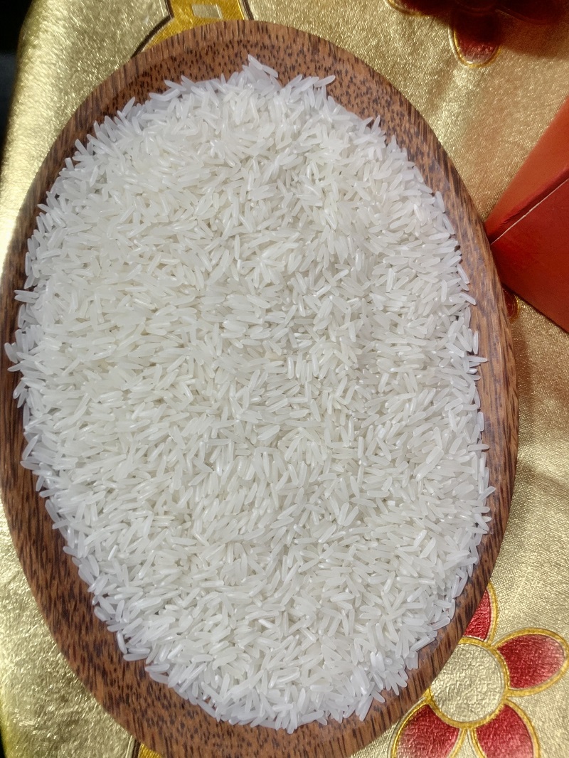 Gạo ST25 có hạt dài, trắng trong, không bạc bụng