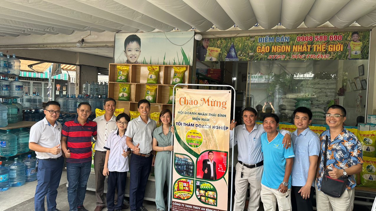 Đại diện lâm thời Hội doanh nhân Thái Bình Miền Nam thăm doanh nghiệp thành viên - Công ty An Bình Phát